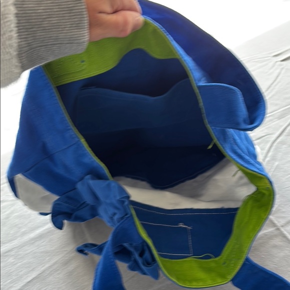 Gilly Hicks Blue and White Color-Block Tote Bag - Picture 5 of 5